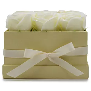 Mydlany Flower Box - 9 Kremowych Róż w Kwadratowym Pudełku