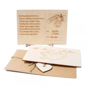 Duża drewniana kartka pocztowa z życzeniami