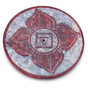 Podstawka rzeźbiona okrągła steatytowa na kadzidełka z motywami Czakr - czerwona